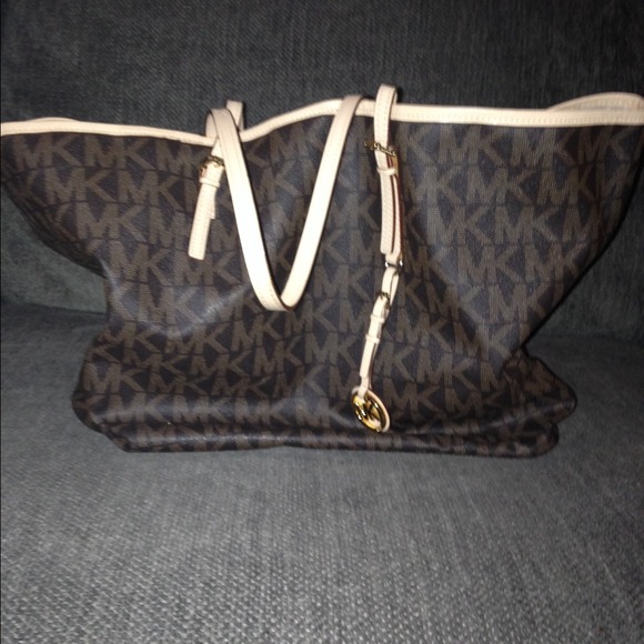 ***Sold****Michael Kors Large Jet Set.