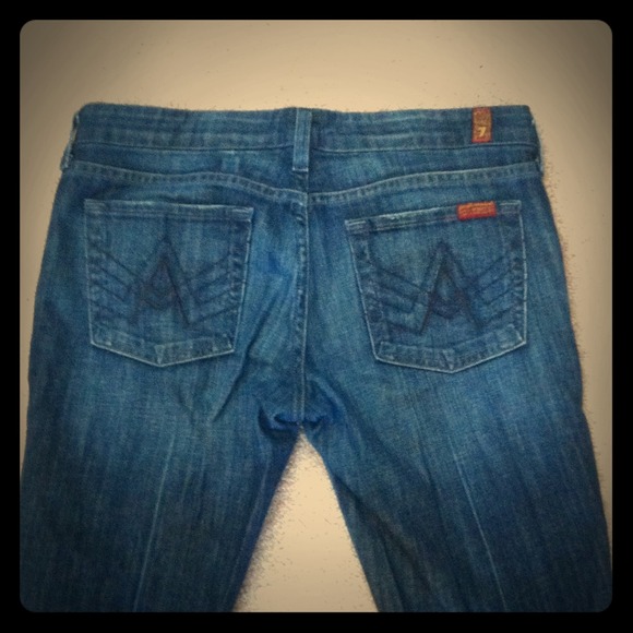 BUNDLED 7 For All Mankind A pocket flared jeans.