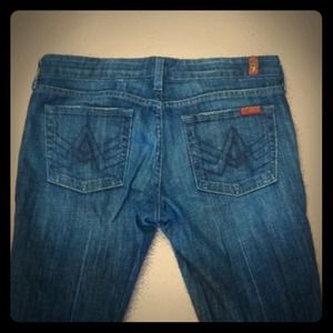 BUNDLED 7 For All Mankind A pocket flared jeans.