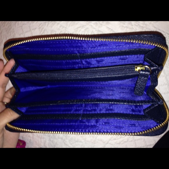 SOLD!! REDUCED-- 100% Authentic, full sized Wallet - Picture 2 of 2