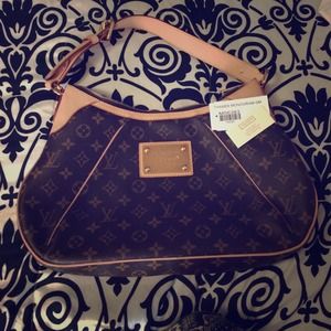 SOLD! Louis Vuitton Thames Monogram GM