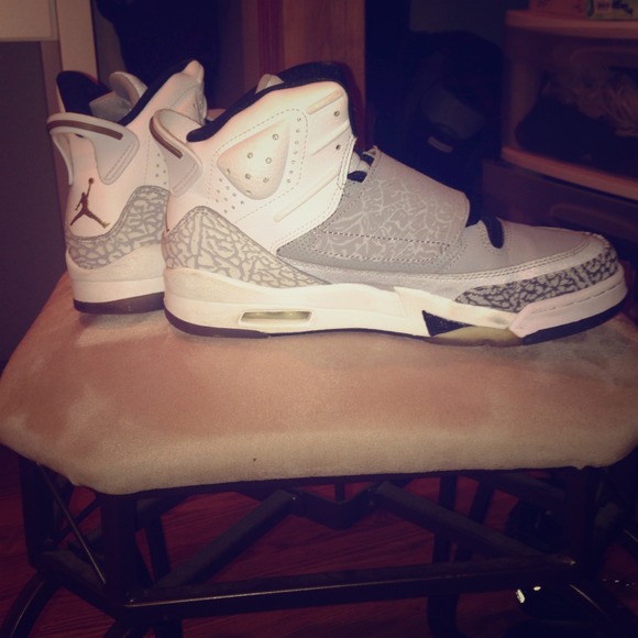 Mens Air Jordan's could be worn by girl men size 6