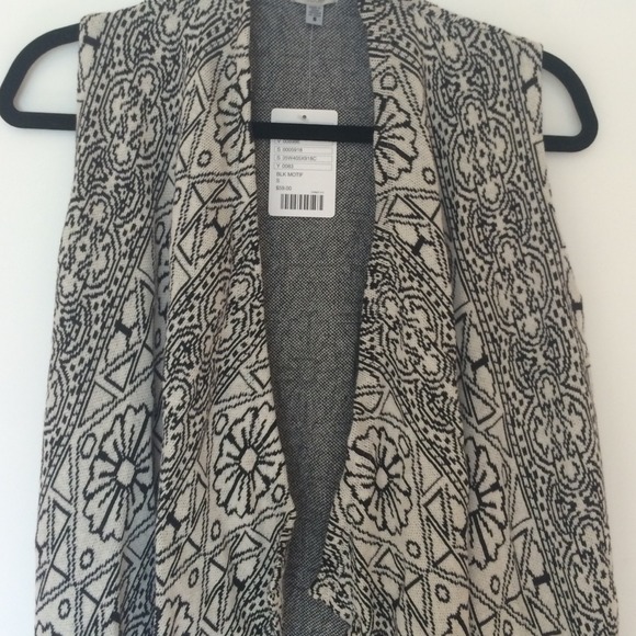 BNWT Urban outfitters sweater - Picture 2 of 4