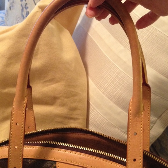 More pictures of  Louis Vuitton tivoli gm