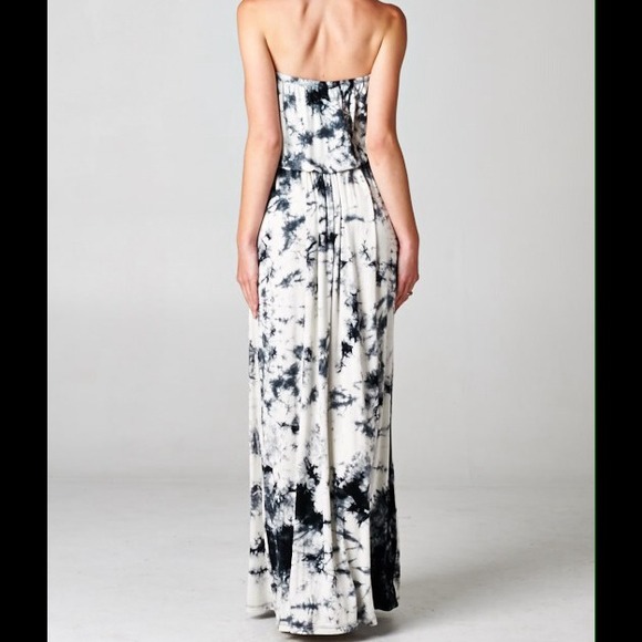 ❗️SOLD OUT ❗️Tie dye maxi dress w/crochet detail - Picture 3 of 4