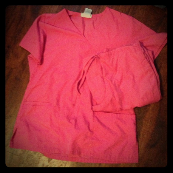 🏥 Pink  Hospital Scrubs Size Small 💊