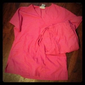🏥 Pink  Hospital Scrubs Size Small 💊