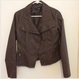 Brown jacket and a&f tank