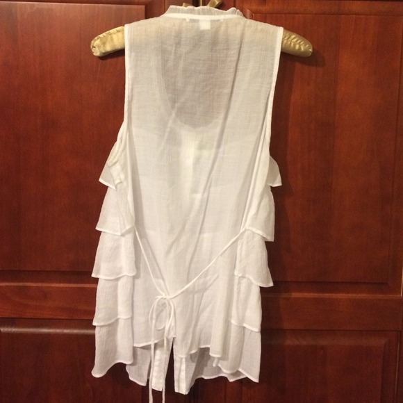 White forever 21 sleeveless top - Picture 2 of 4