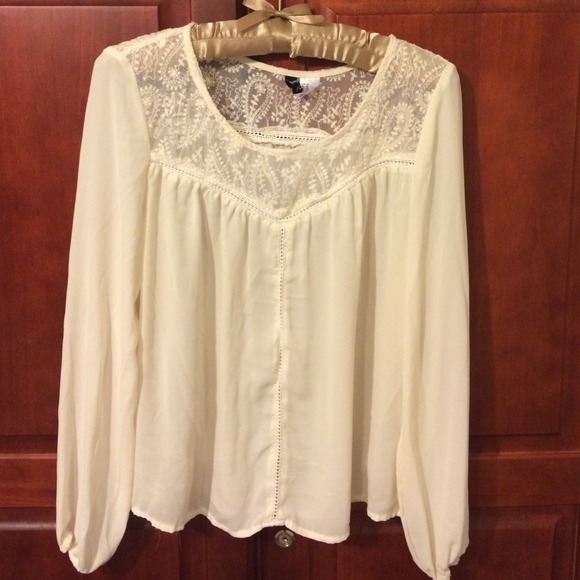 H&M lace and chiffon cream blouse