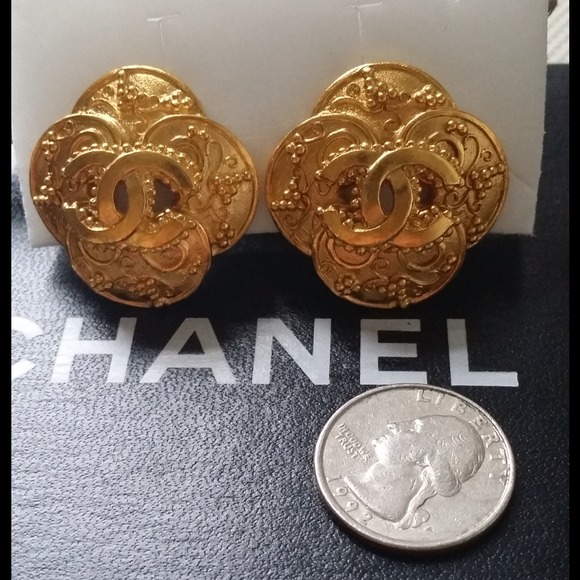 Reduced! Rare mint Chanel earrings. - Picture 2 of 4