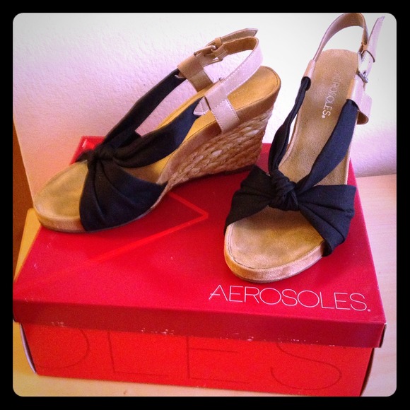 Aerosoles Wedge shoes size 9