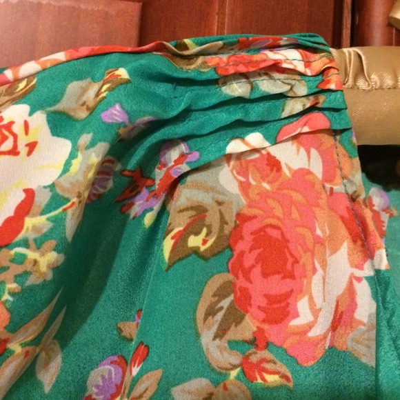 Floral top - Picture 3 of 3