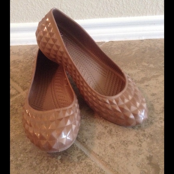 Crocs nude flats