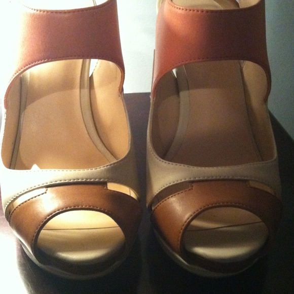 Color block heels - Picture 3 of 3