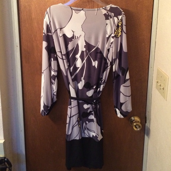 Sold in a bundle New York & Company stretch dress - Picture 3 of 4