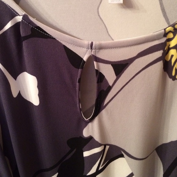 Sold in a bundle New York & Company stretch dress - Picture 4 of 4