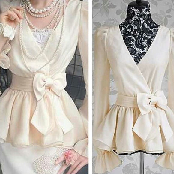 🔴🔴SOLD 🔴🔴White peplum blouse