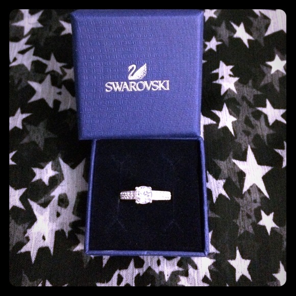 Authentic Swarovski Dazzle Ring - Picture 1 of 4
