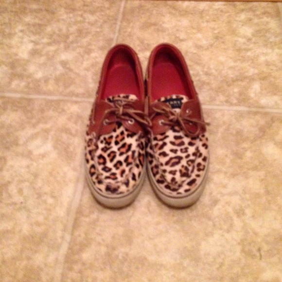 Women's leopard print sperrys!
