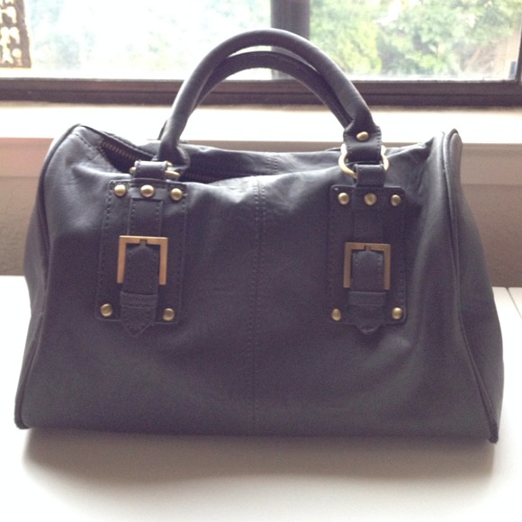 Gray handbag 👜
