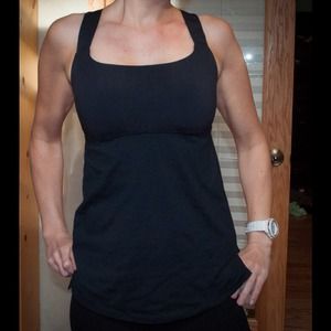 Lululemon black top