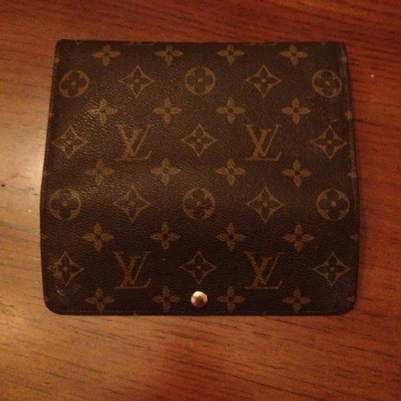 💢SOLD💢😃Louis Vuitton wallet - Picture 2 of 4