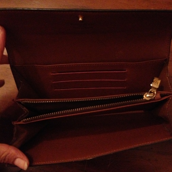 💢SOLD💢😃Louis Vuitton wallet - Picture 3 of 4