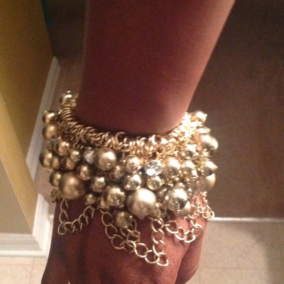 Gold tones with diamonds beaded bracelet