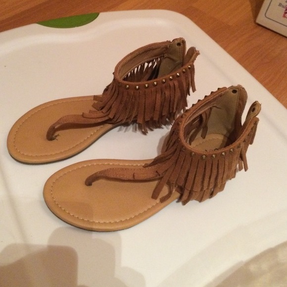 Fringe sandals