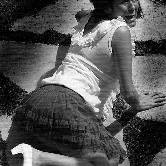 "I Hope That's King Kong!" Innocent Damsel Top - Picture 3 of 4