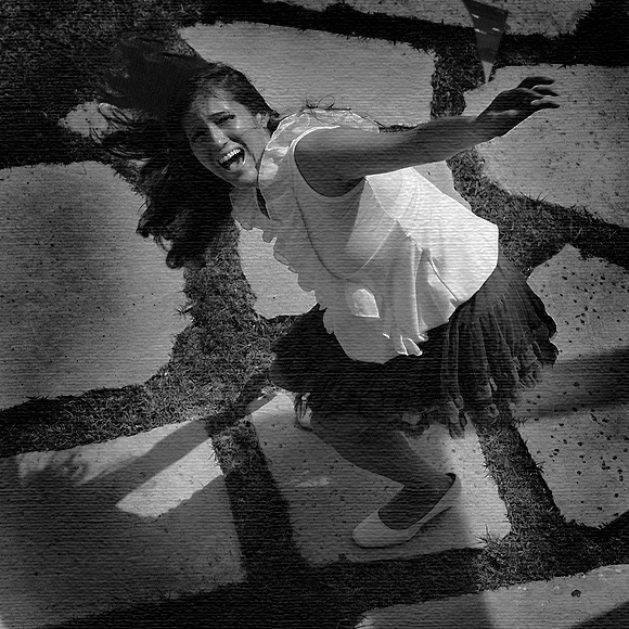 "I Hope That's King Kong!" Innocent Damsel Top - Picture 2 of 4