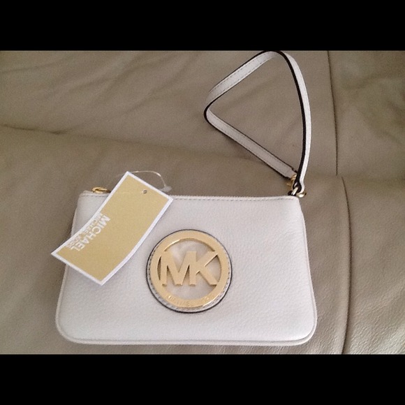 MICHAEL KORS LEATHER WRISTLET 🚫SOLD🚫 - Picture 3 of 4