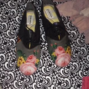 Handcrafted Osborn floral oxfords