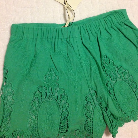 Green Lace Slip-On Shorts - Picture 4 of 4