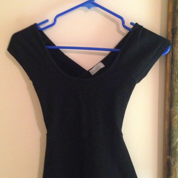 *SOLD*Casual and simple black dress - Picture 2 of 4