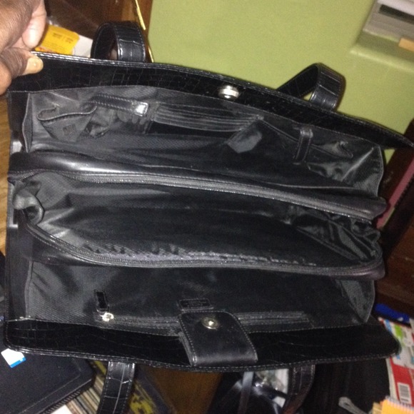 15" black Buxton, genuine leather ext computer bag - Picture 2 of 4