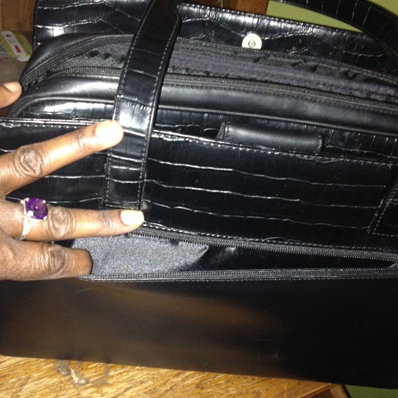 15" black Buxton, genuine leather ext computer bag - Picture 3 of 4