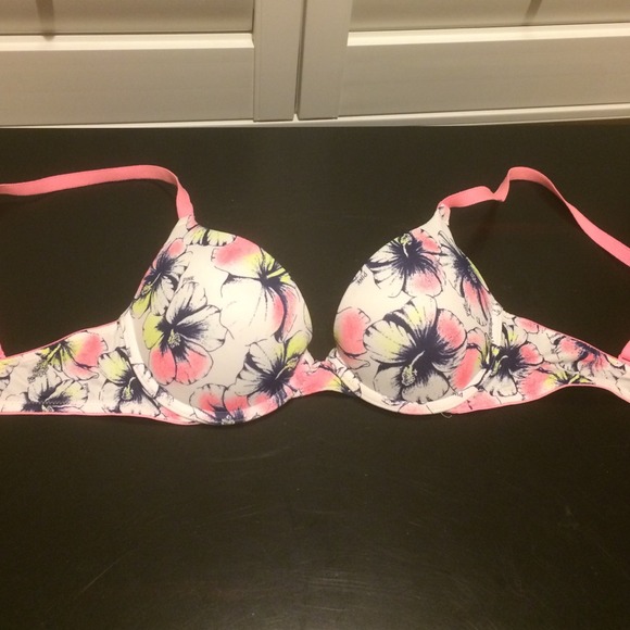 Victoria's Secret Pink push-up bra