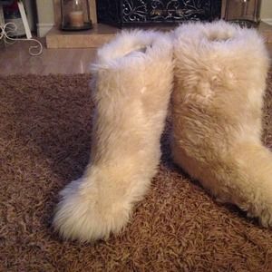 Fluff momma uggs white