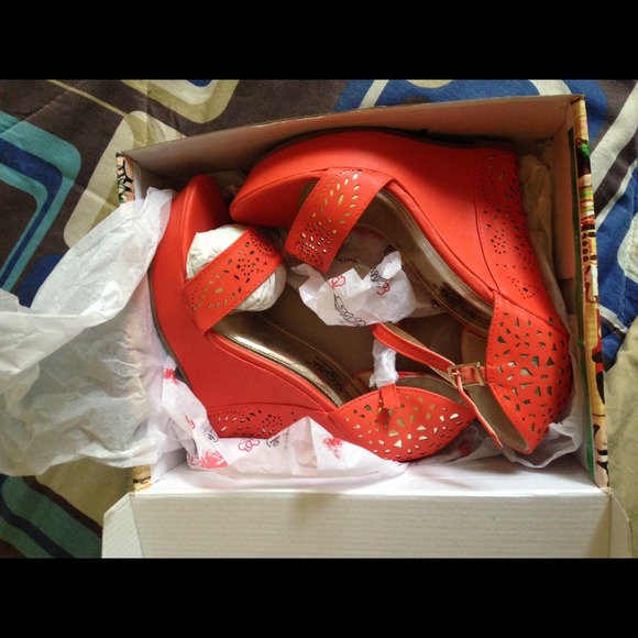 Wedge heels! - Picture 3 of 3