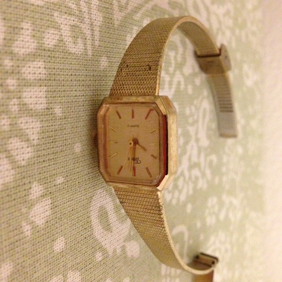 Timex - Gold Toned Watch - Picture 1 of 4