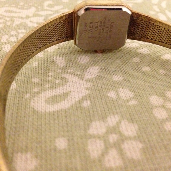 Timex - Gold Toned Watch - Picture 2 of 4