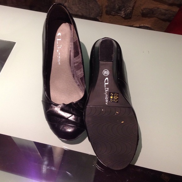 Wedge shoes... New reduce sale price !!!! - Picture 3 of 3