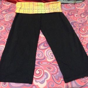 Victoria's Secret Aztec print yoga crop pants