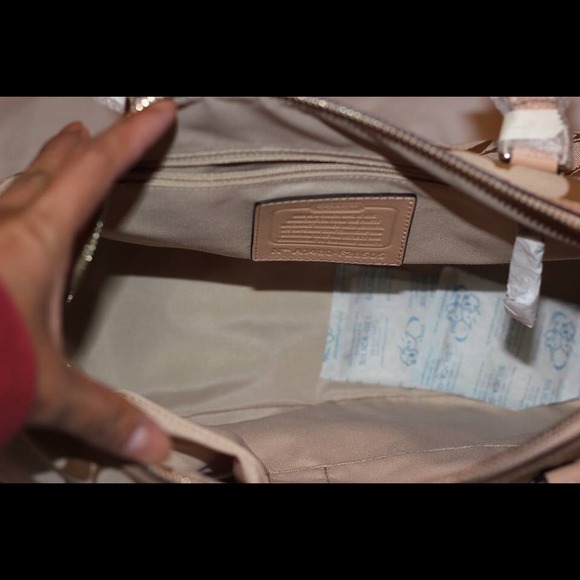 SOLD 💓😄Authentic Coach Satchel and Croasbody - Picture 4 of 4