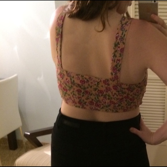❤️donated❤️floral Crop Tank - Picture 4 of 4