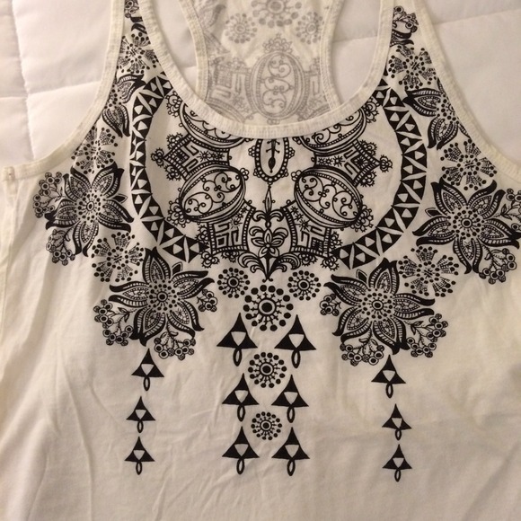 🚫🚫DONATED Rad Patterned Tank - Picture 2 of 4