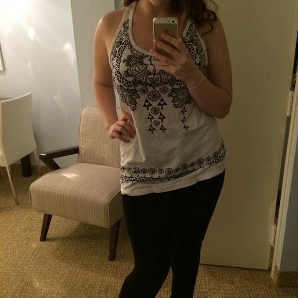 🚫🚫DONATED Rad Patterned Tank - Picture 4 of 4