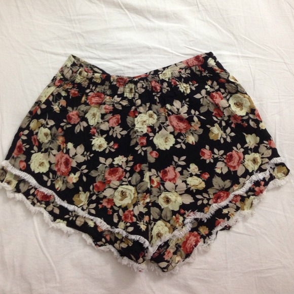Black Floral Shorts Dupe - Picture 2 of 4